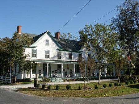 1889 Farmhouse photo